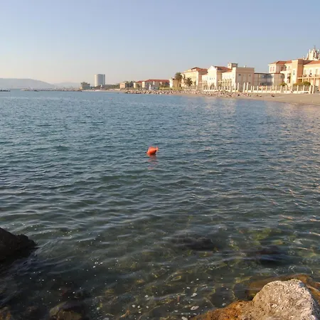 Residenza Turistico Alberghiera -rta Azzurra * Marina di Massa